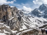 अमरनाथ गुफा का रहस्य, जहाँ महादेव ने माता पार्वती को सुनाई थी अमर कथा; जानिए दो कबूतरों का राज