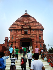 Sri Krishan Chetan Temple at Govardhan