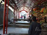 Market way at naina devi temple