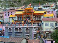 Panorama view of Badrinath Temple