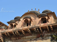 outside wall of deeg palace