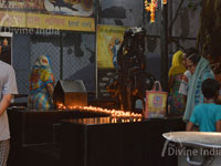 Devotees are praying to Shri Shani Dev Ji at Shri Laxmi Narayan baikunth dham Mandir