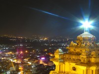 उच्ची पिल्लायार मंदिर (त्रिची): चट्टान के शीर्ष पर स्थित वह धाम जहाँ विभीषण के हाथों मार खाकर हँसे थे बाल गणेश